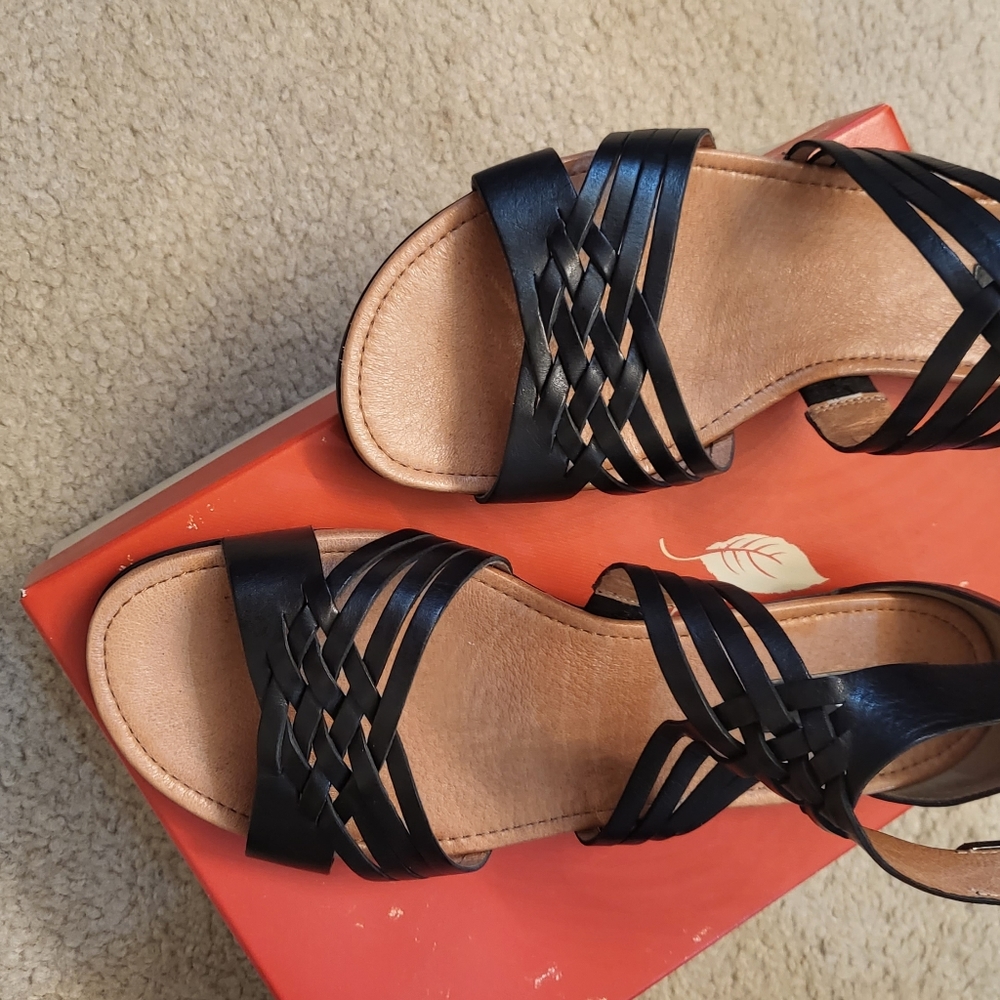 Women sandals